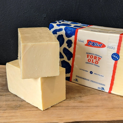 Cheddar, Aged, Bulk Pack, Approx 2.5 kg, St. Albert